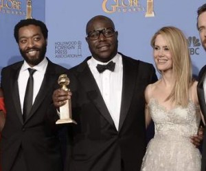 (L-R) Actors Lupita Nyong'o and Chiwetel Ejiofor, director Steve McQueen, actors Sarah Paulson and Michael Fassbender, winners of Best Motion Picture - Drama for '12 Years a Slave,' pose in the press room during the 71st Annual Golden Globe Awards held at The Beverly Hilton Hotel on January 12, 2014 in Beverly Hills, California.  (Photo by Kevin Winter/Getty Images)