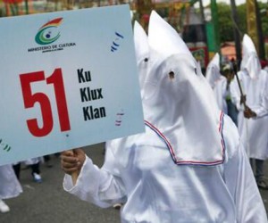 A troupe dressed in Ku Klux Klan costumes during Carnival holding a sign by the Ministry of Culture in Santo Domingo, Dominican Republic. (TWITTER)