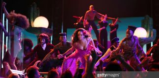 rihanna-performs-at-grammys-2018