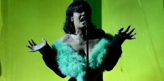 rihanna-singing-love-on-the-brain