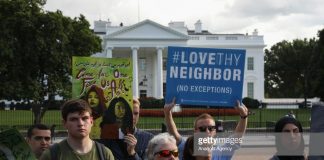 love-thy-neighbour-us-immigration-protest