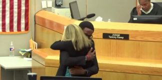 brandt-jean-hugs-amber-guyger-in-mercy-moment