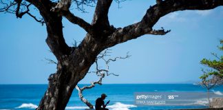 empty-caribbean-beaches-from-coronavirus