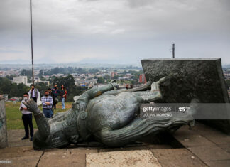 colombia-statue-toppled