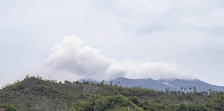 La- Soufrière-volcano-steams-on-april-29-2021-naan-image