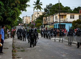 cuba-police-in-riot-gear