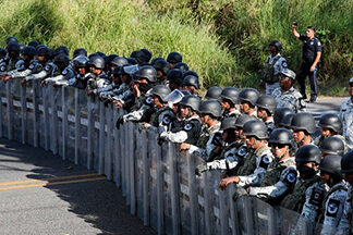 mexico-guards-men