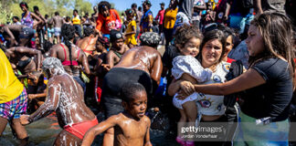 migrants-under-international-bridge