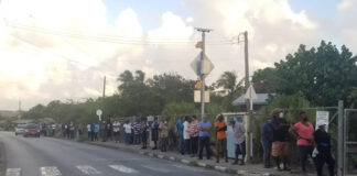 voters-in-barbados-line-up-to-vote