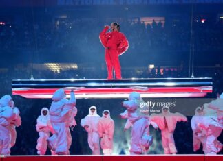 rihanna-whatever-super-bowl-performance