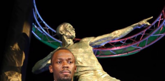 usain-bolt-with-jamaica-statue