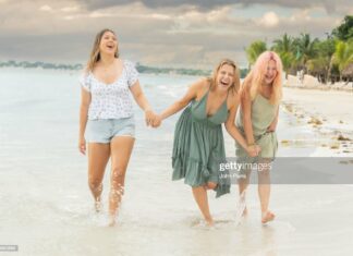 actress-jodie-sweetin-in-jamaica