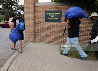 migrants-in-queens