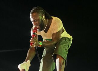 Burna-Boy-performing-in-guyana