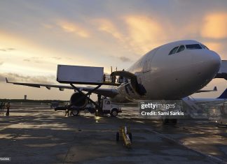 airplane-on-tarmac-of-DR-airport