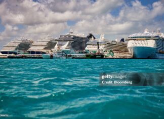 cruise-ships-in-the-bahamas