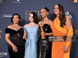 zoe-saldana-with-her-cast-mates-at-the-golden-globes